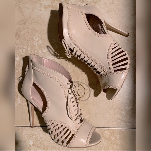 Avel Les Filles Laced Up Peep Toe Shooties - Picture 1 of 3